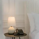 Cara Hotel